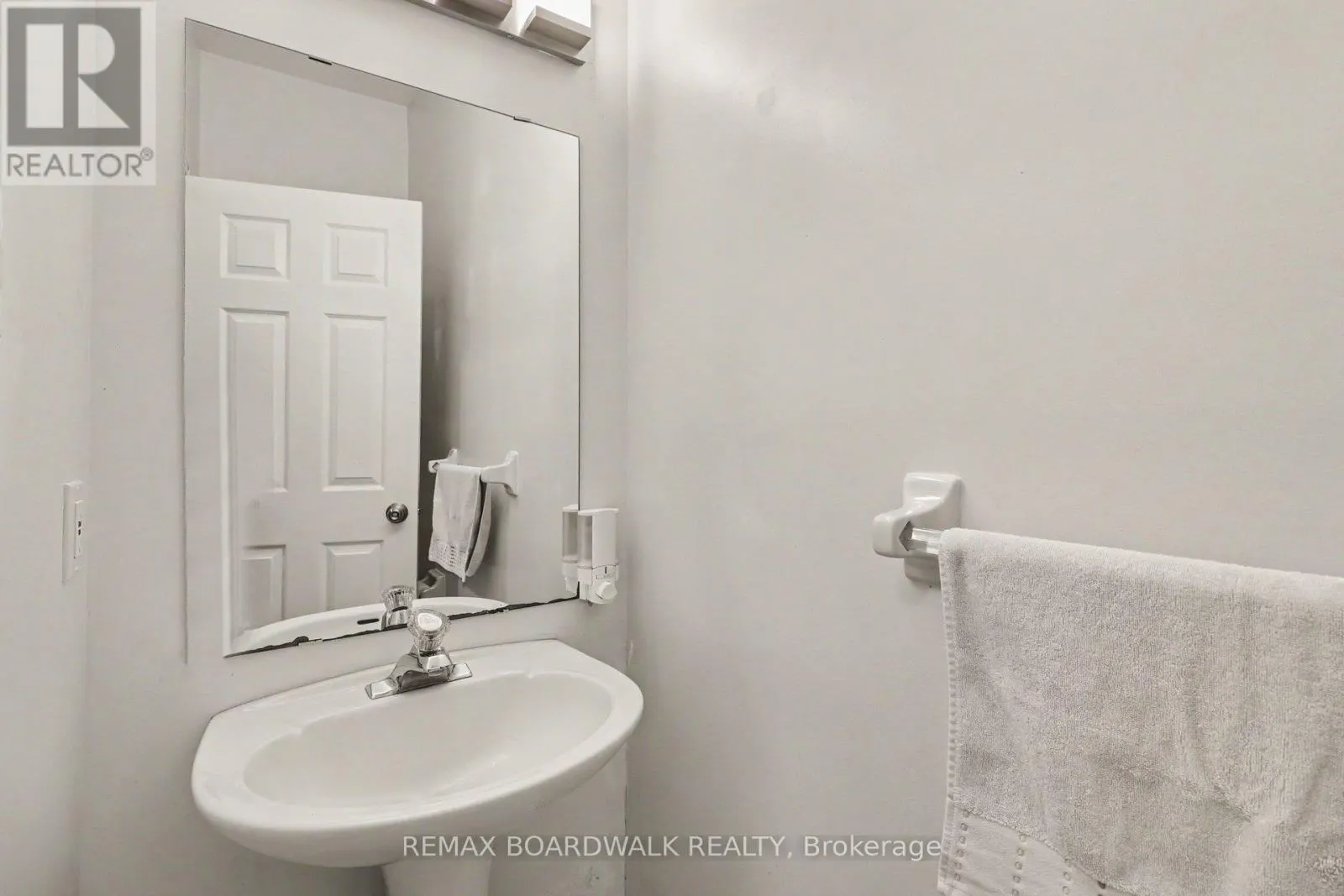 869 CLEARCREST CRESCENT