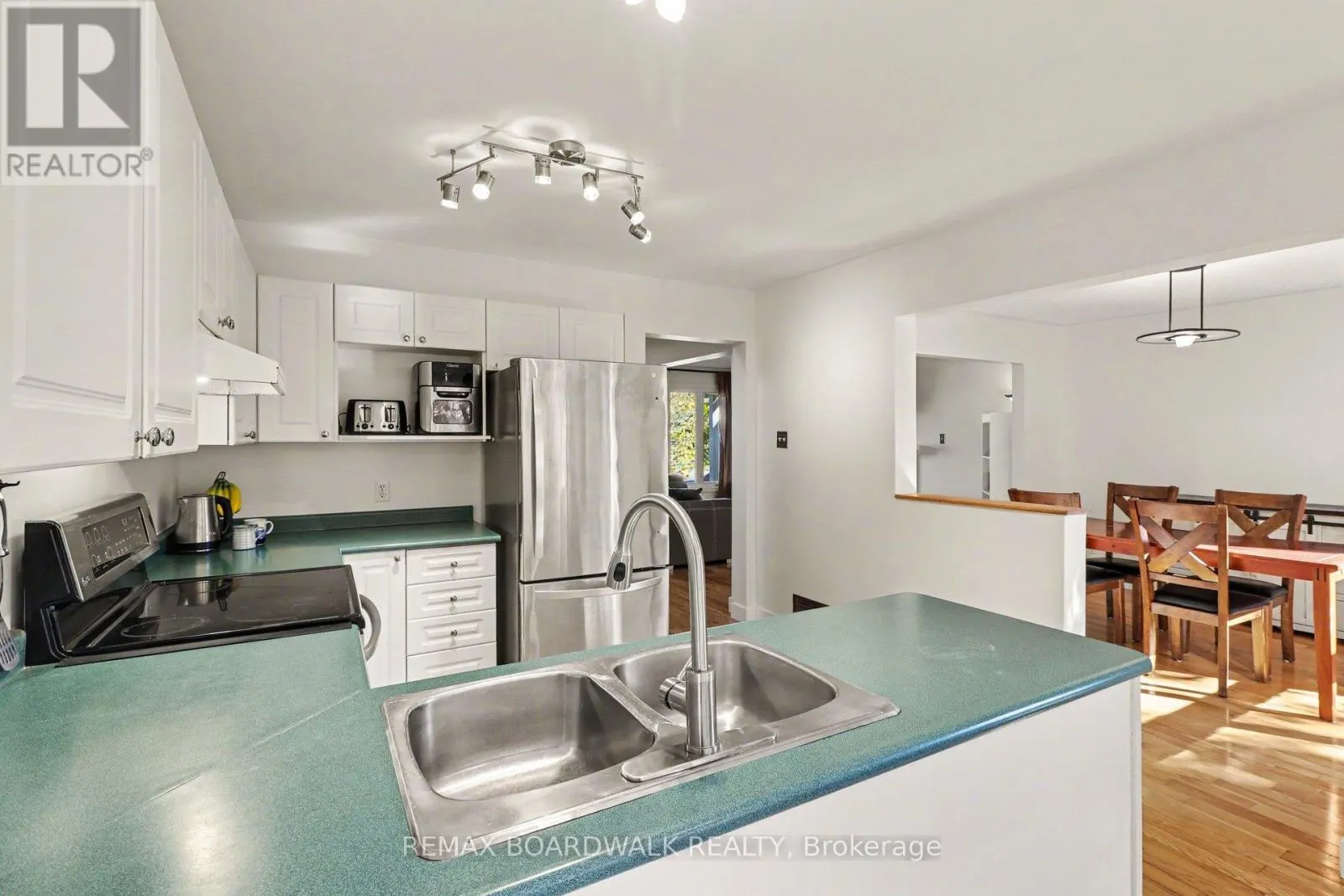 869 CLEARCREST CRESCENT