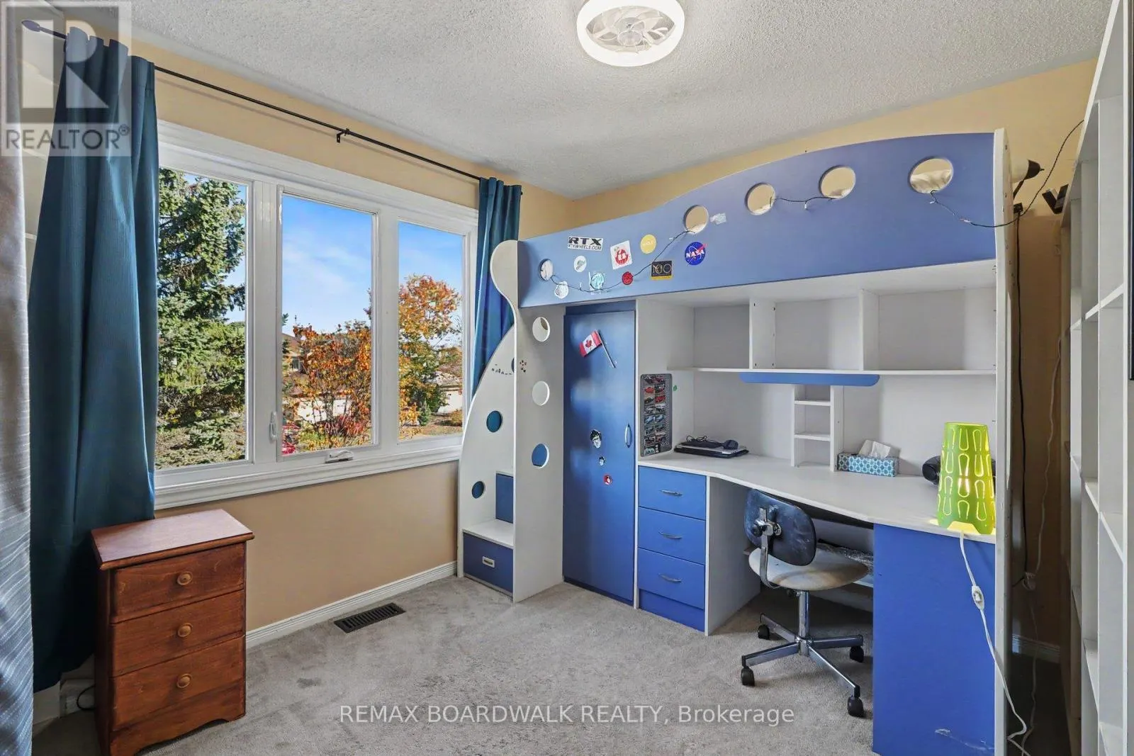 869 CLEARCREST CRESCENT