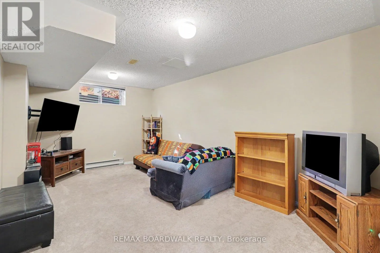 869 CLEARCREST CRESCENT