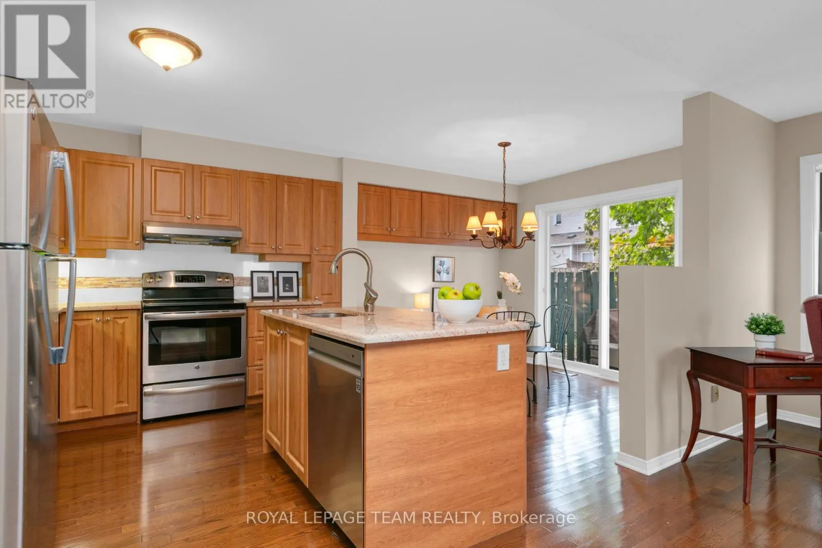 28 APPLEDALE DRIVE