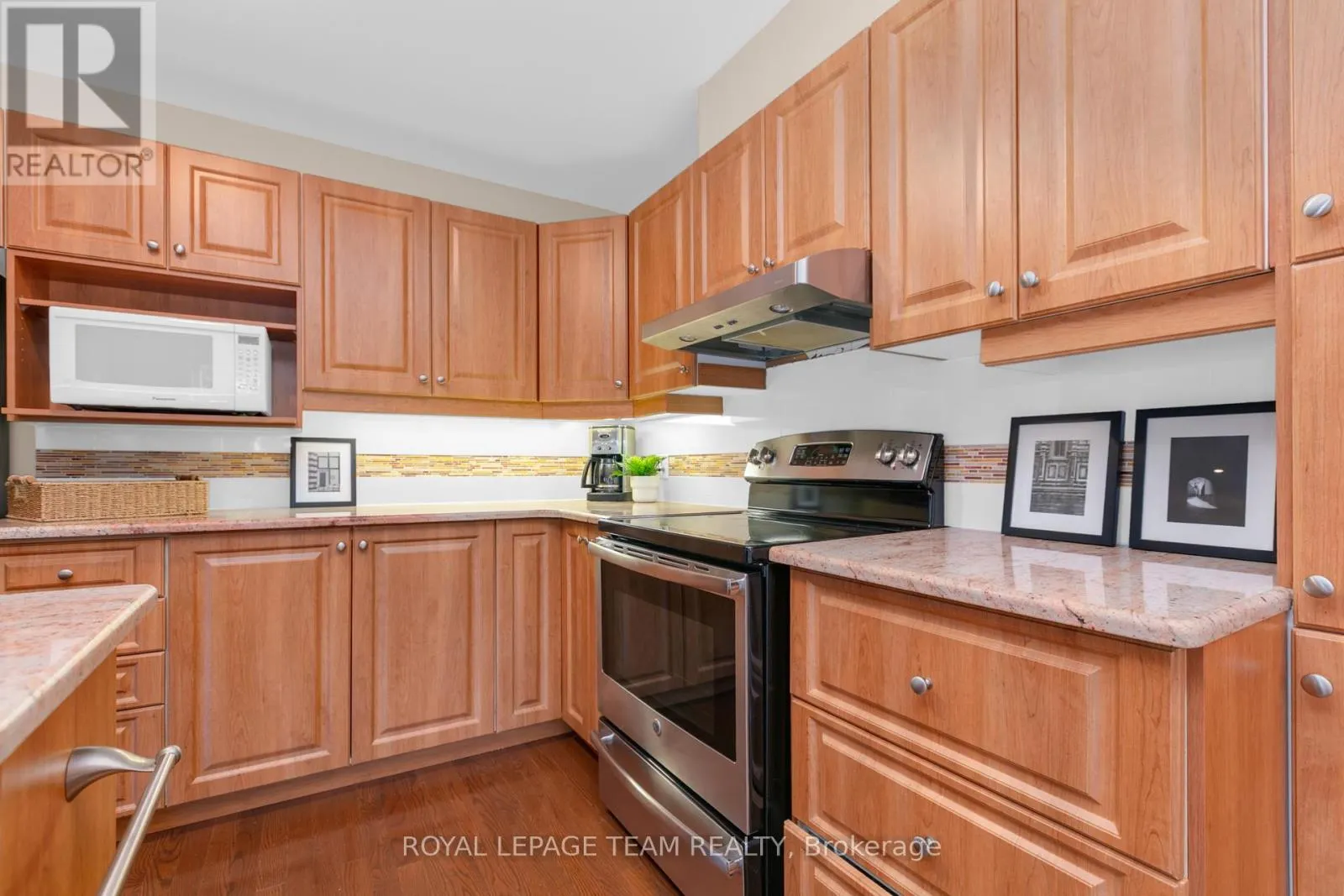 28 APPLEDALE DRIVE