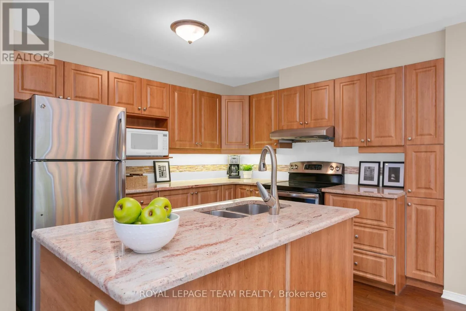 28 APPLEDALE DRIVE