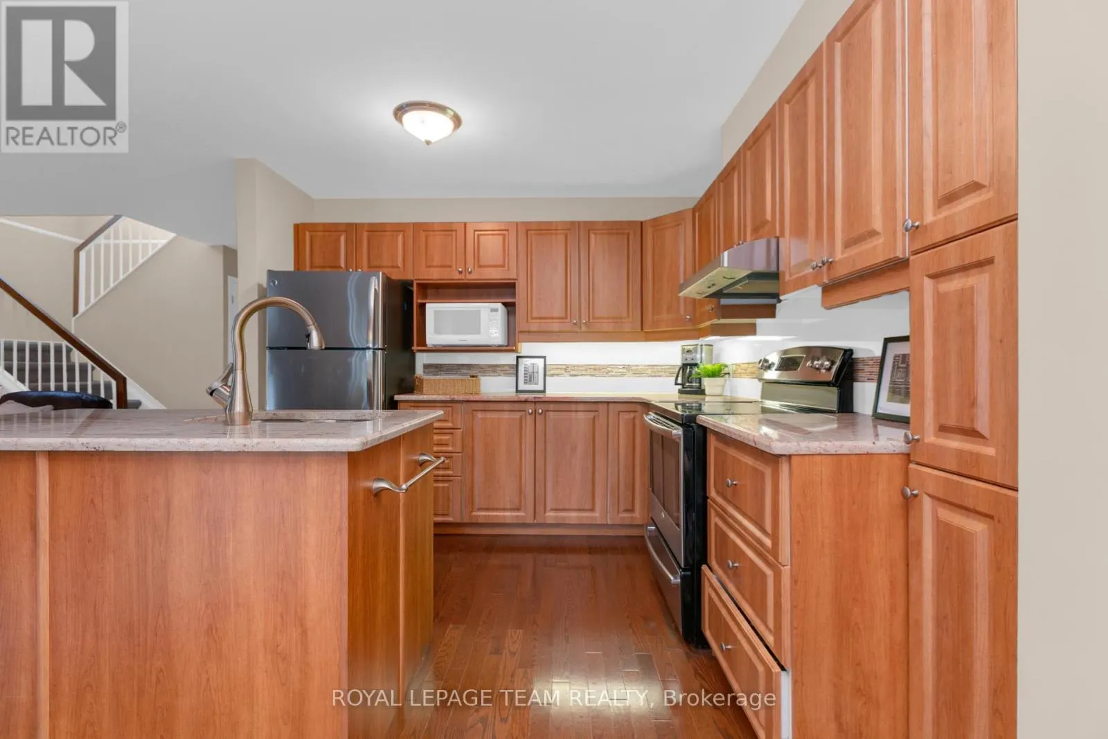 28 APPLEDALE DRIVE