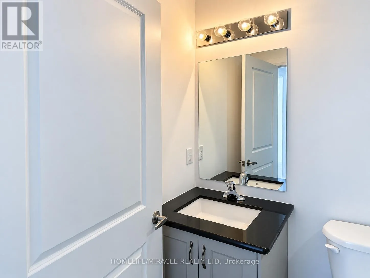 1104 - 470 DUNDAS STREET E