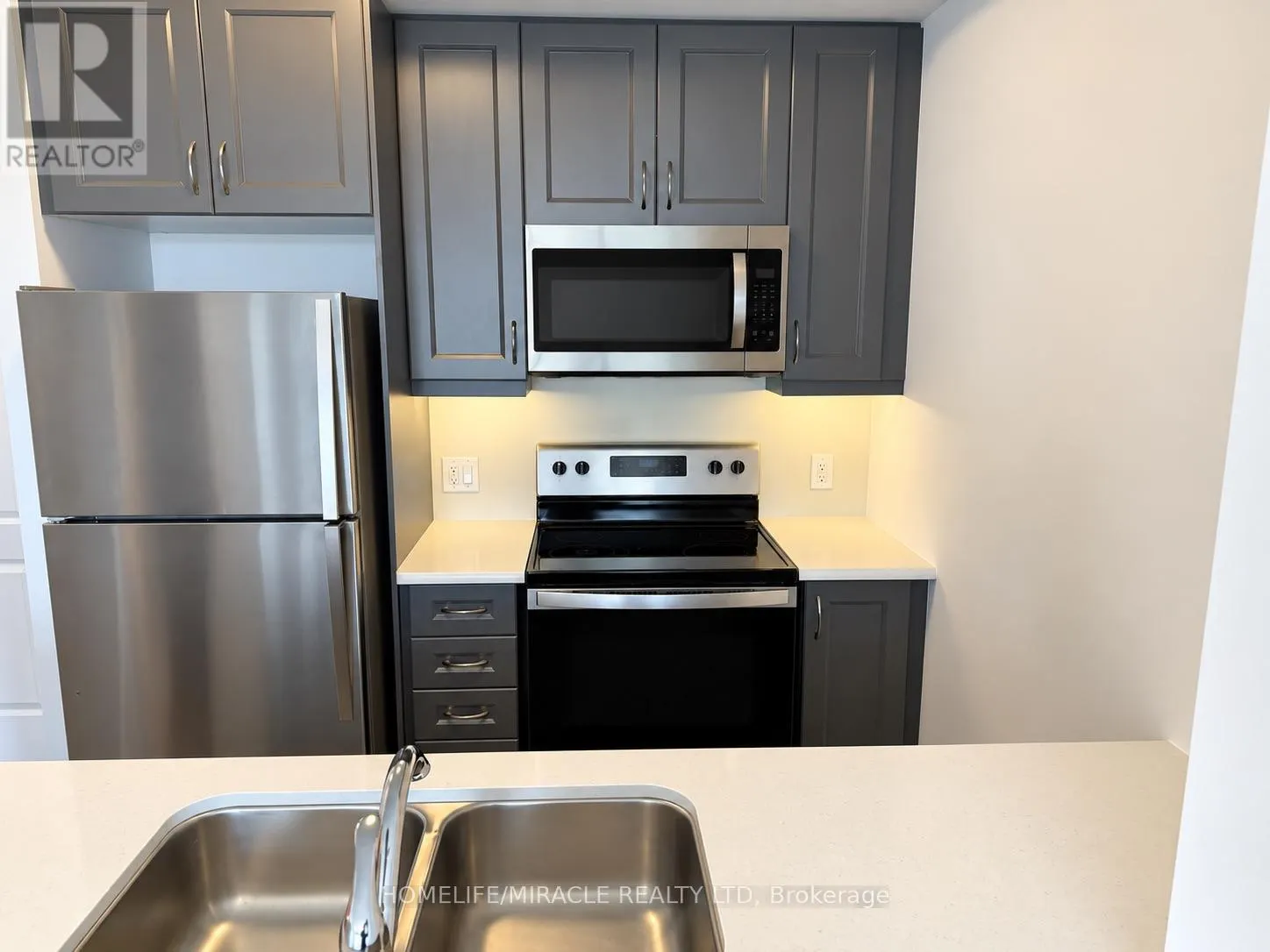 1104 - 470 DUNDAS STREET E