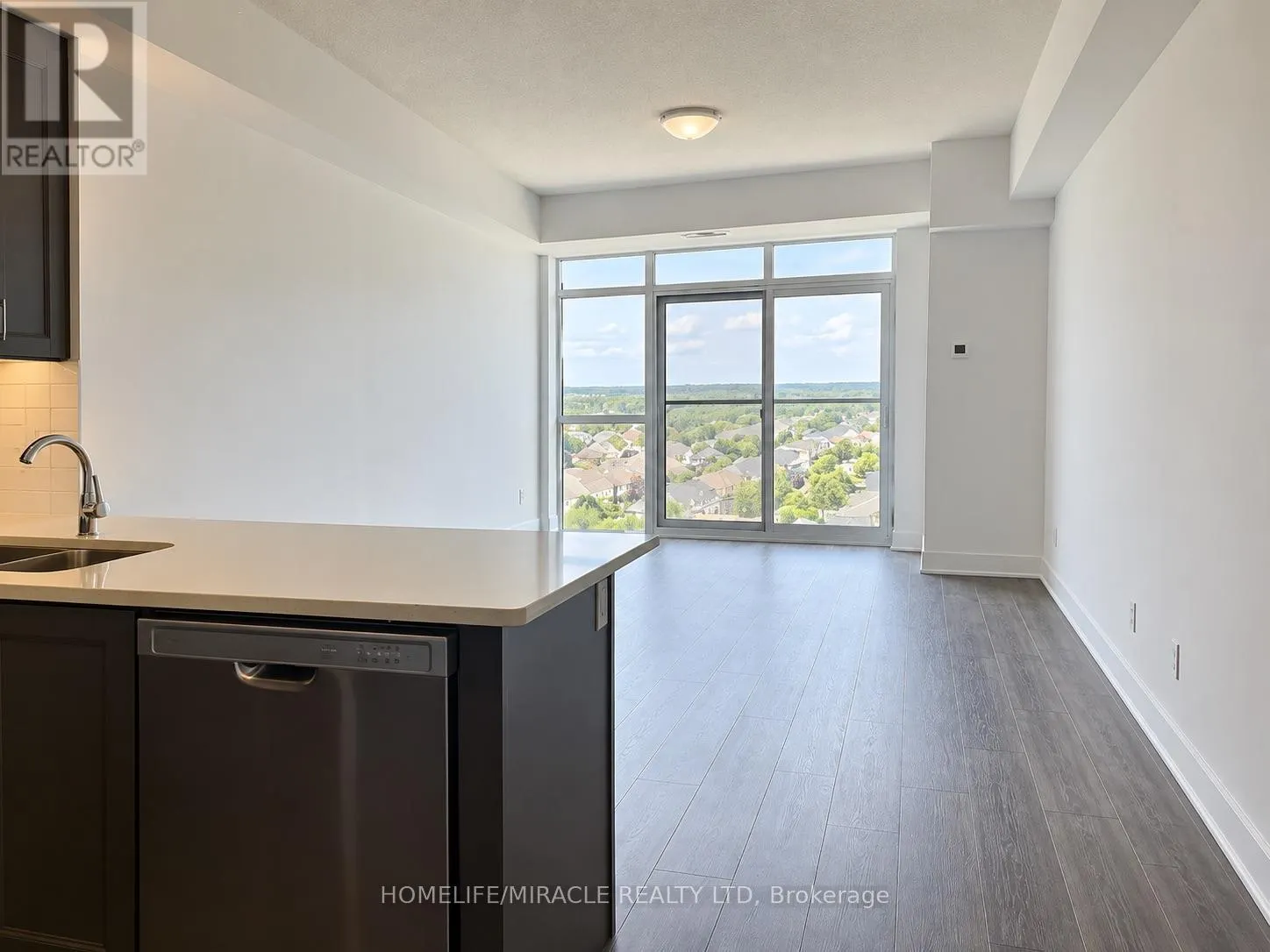 1104 - 470 DUNDAS STREET E