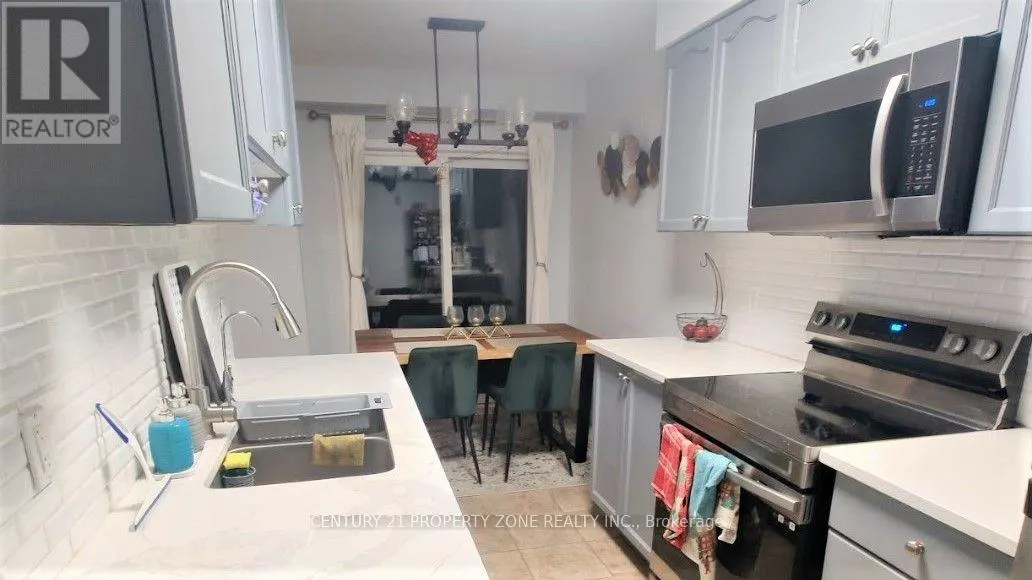 18 - 104 FRANCES AVENUE