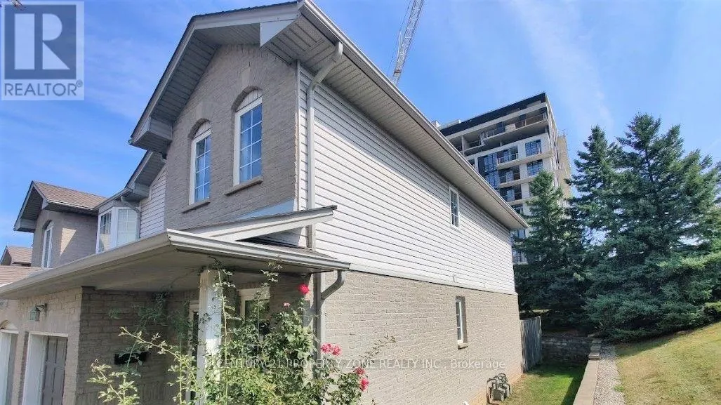 18 - 104 FRANCES AVENUE