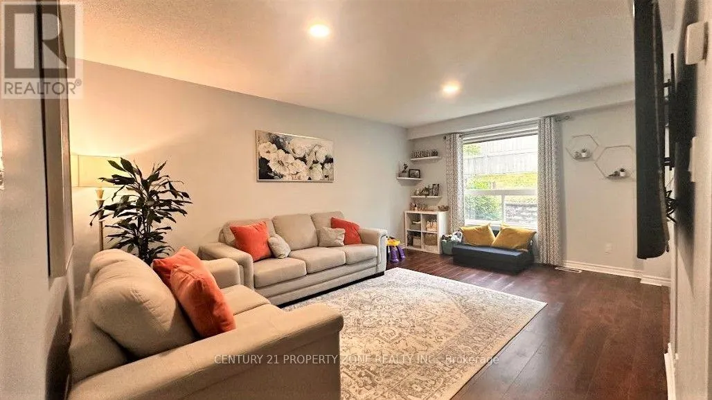 18 - 104 FRANCES AVENUE