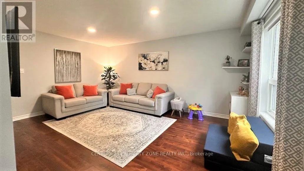 18 - 104 FRANCES AVENUE