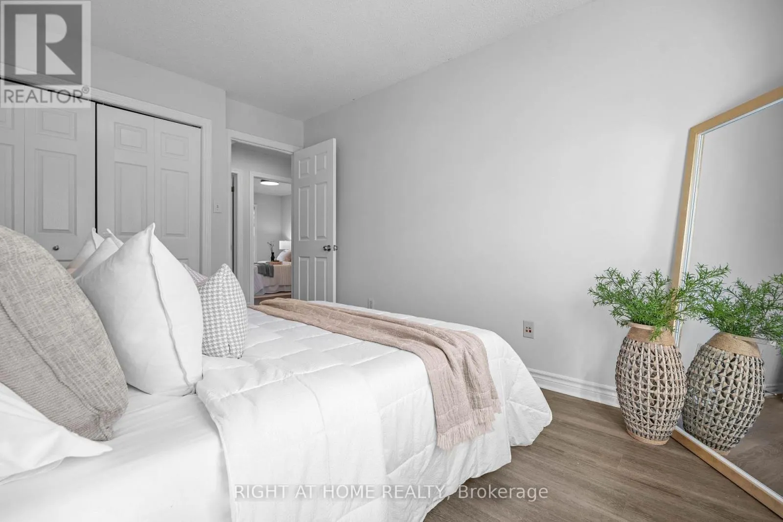 31 - 600 SARNIA ROAD #31