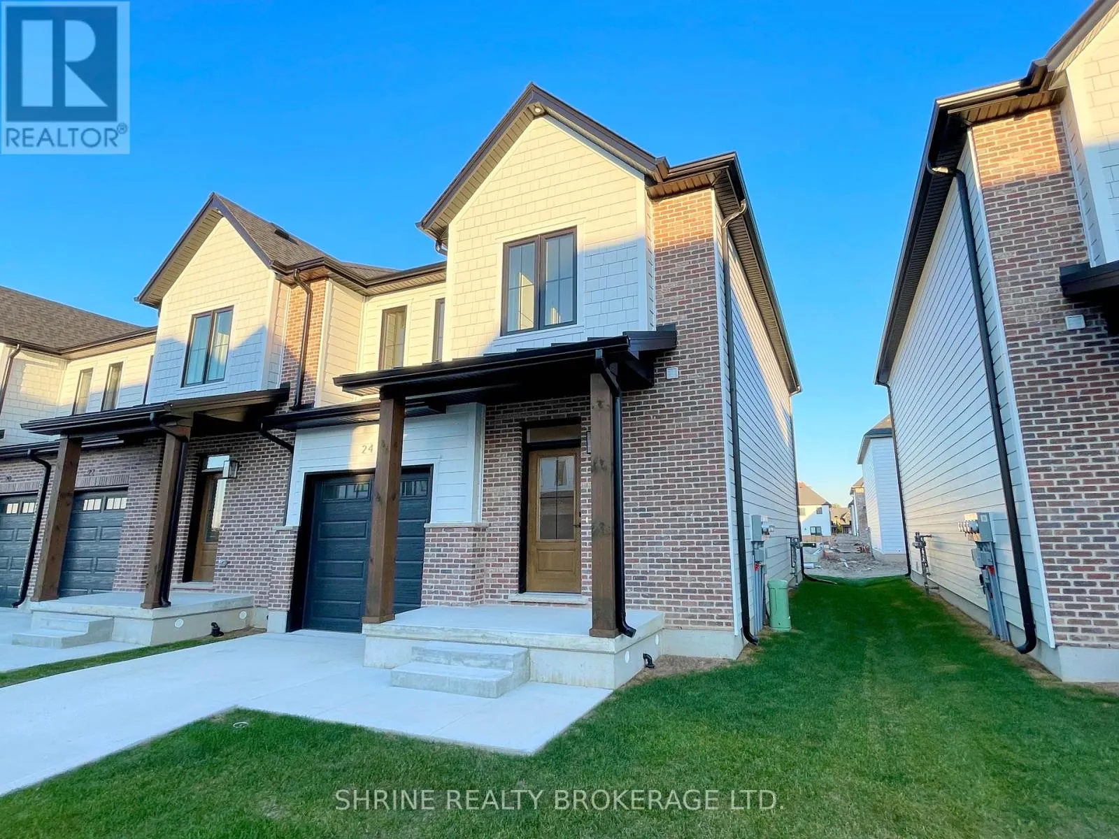 24 - 147 SCOTTS AVENUE #24