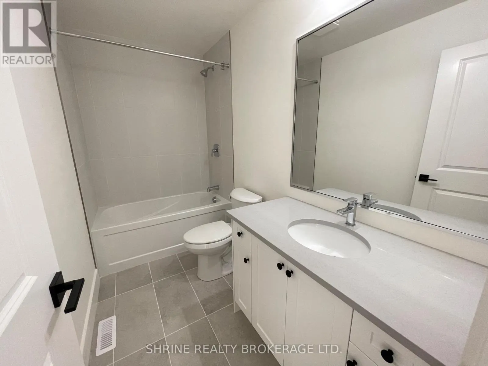 24 - 147 SCOTTS AVENUE #24