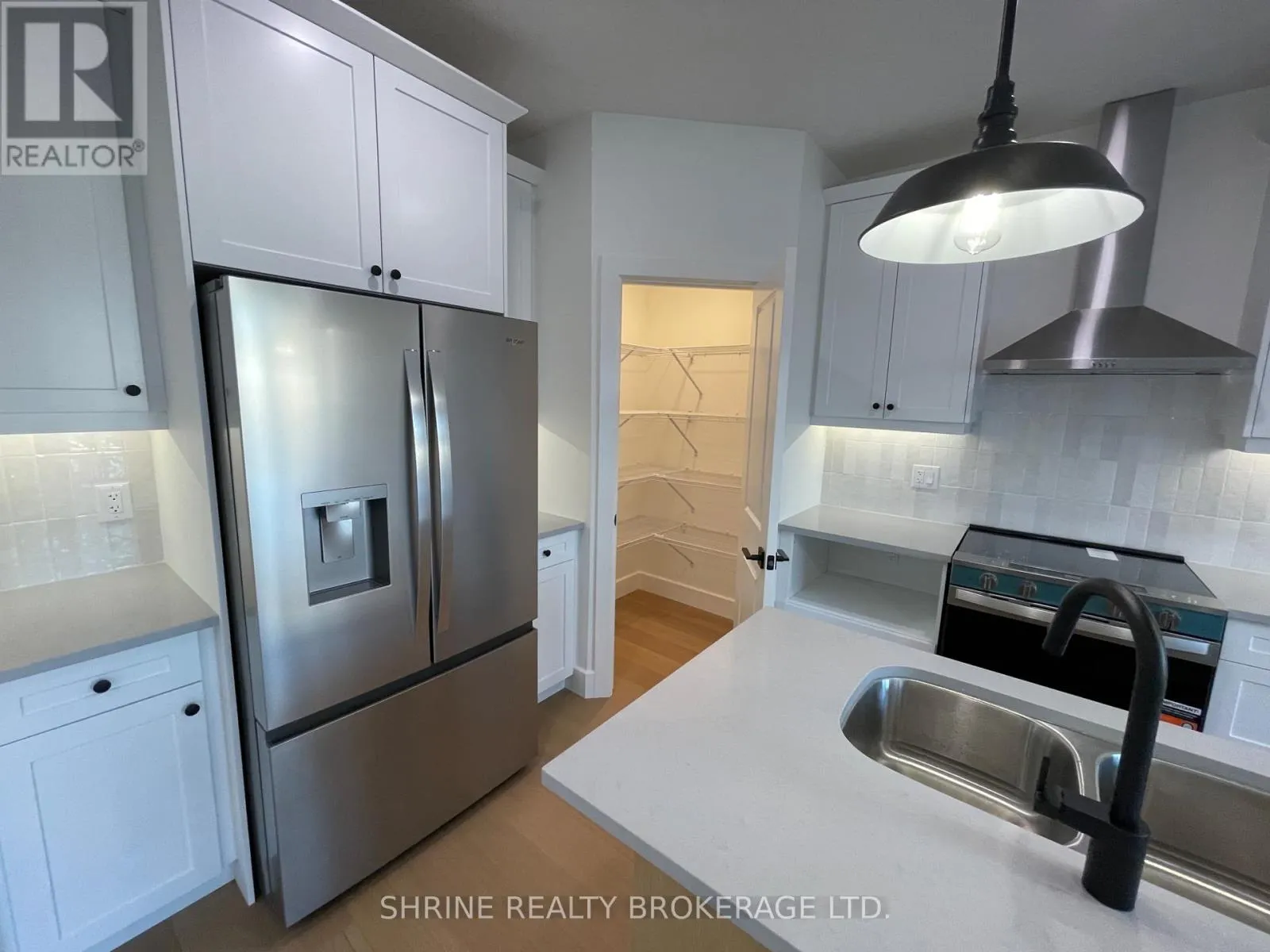 24 - 147 SCOTTS AVENUE #24