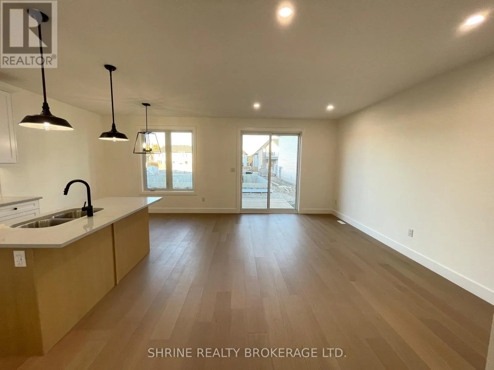 24 - 147 SCOTTS AVENUE #24