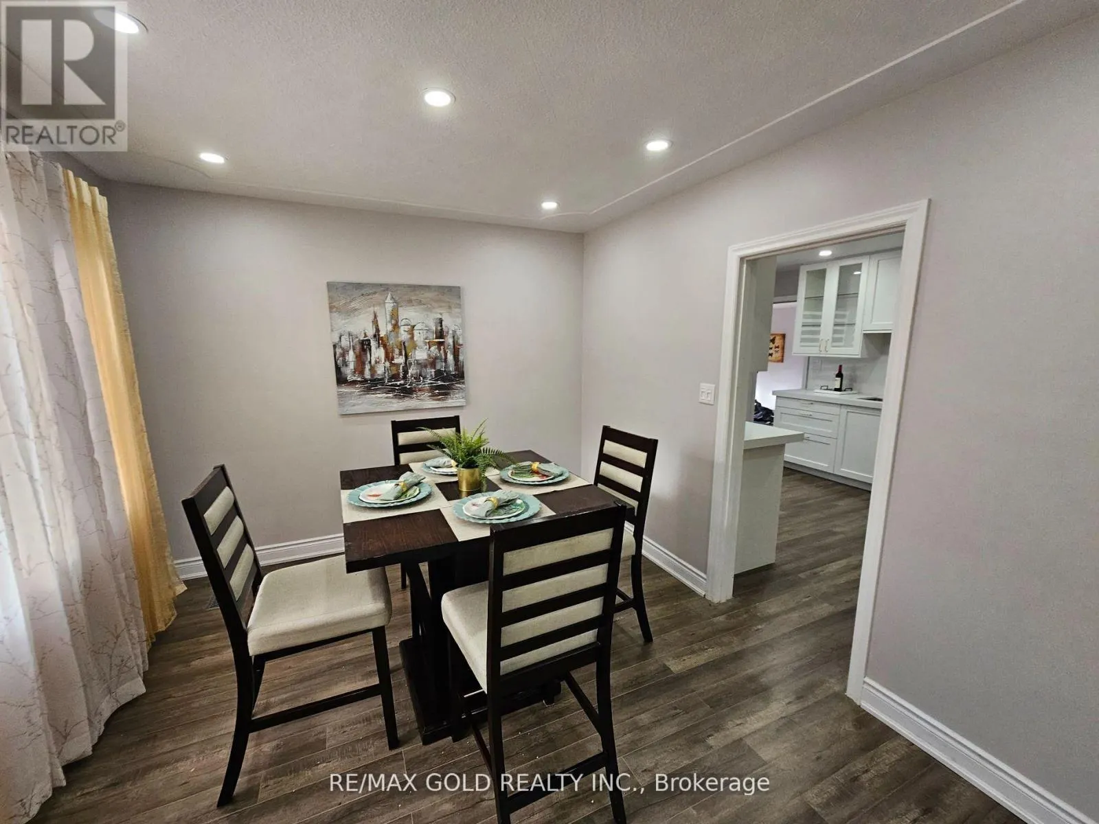 285 NORTH WATER STREET W