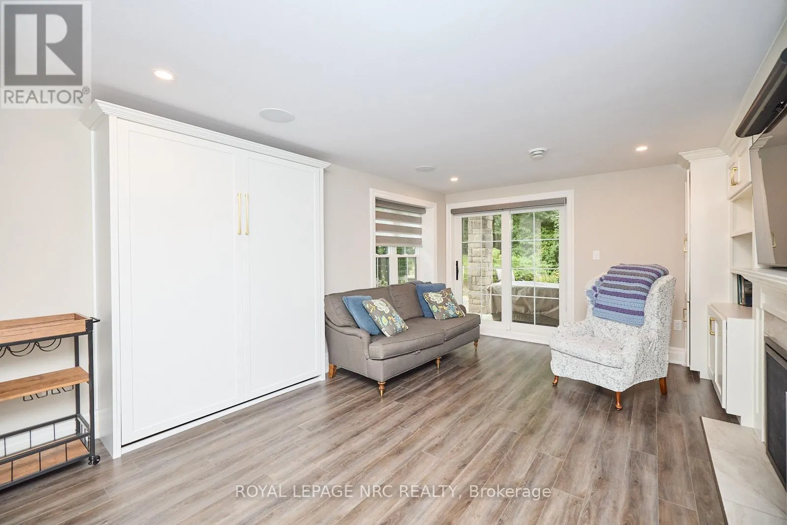 50 ABERDEEN LANE S