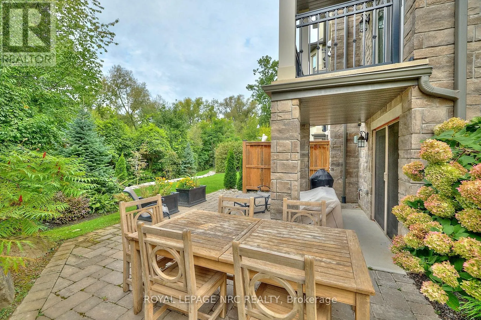 50 ABERDEEN LANE S