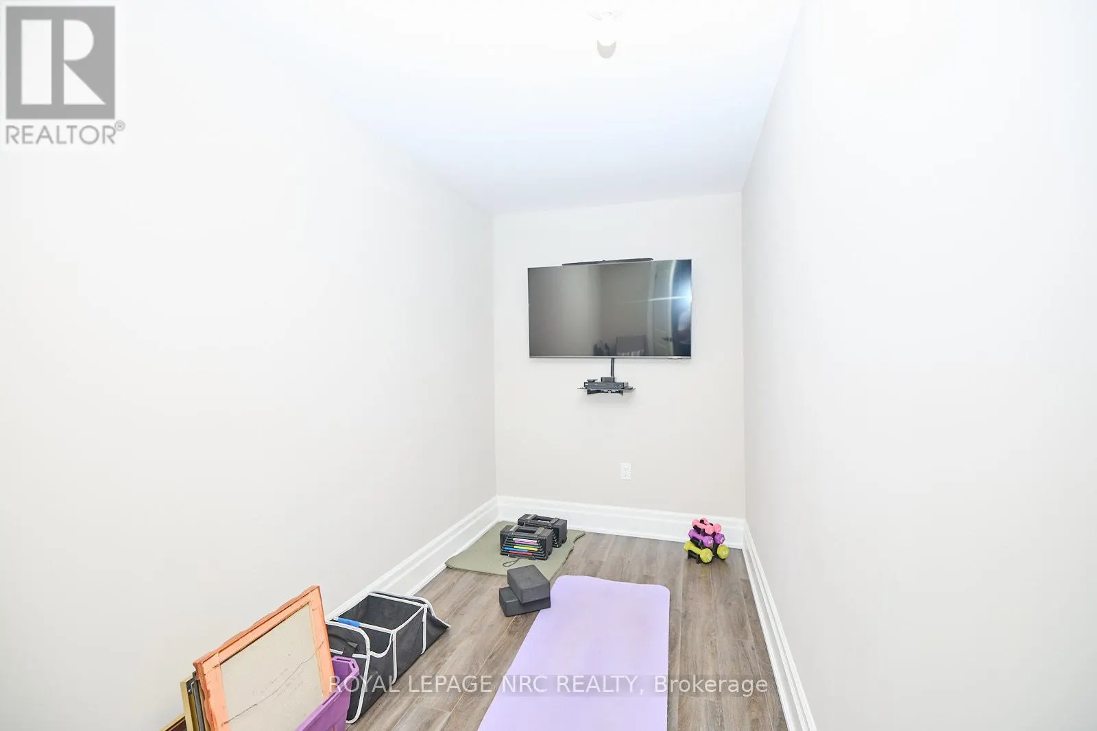 50 ABERDEEN LANE S