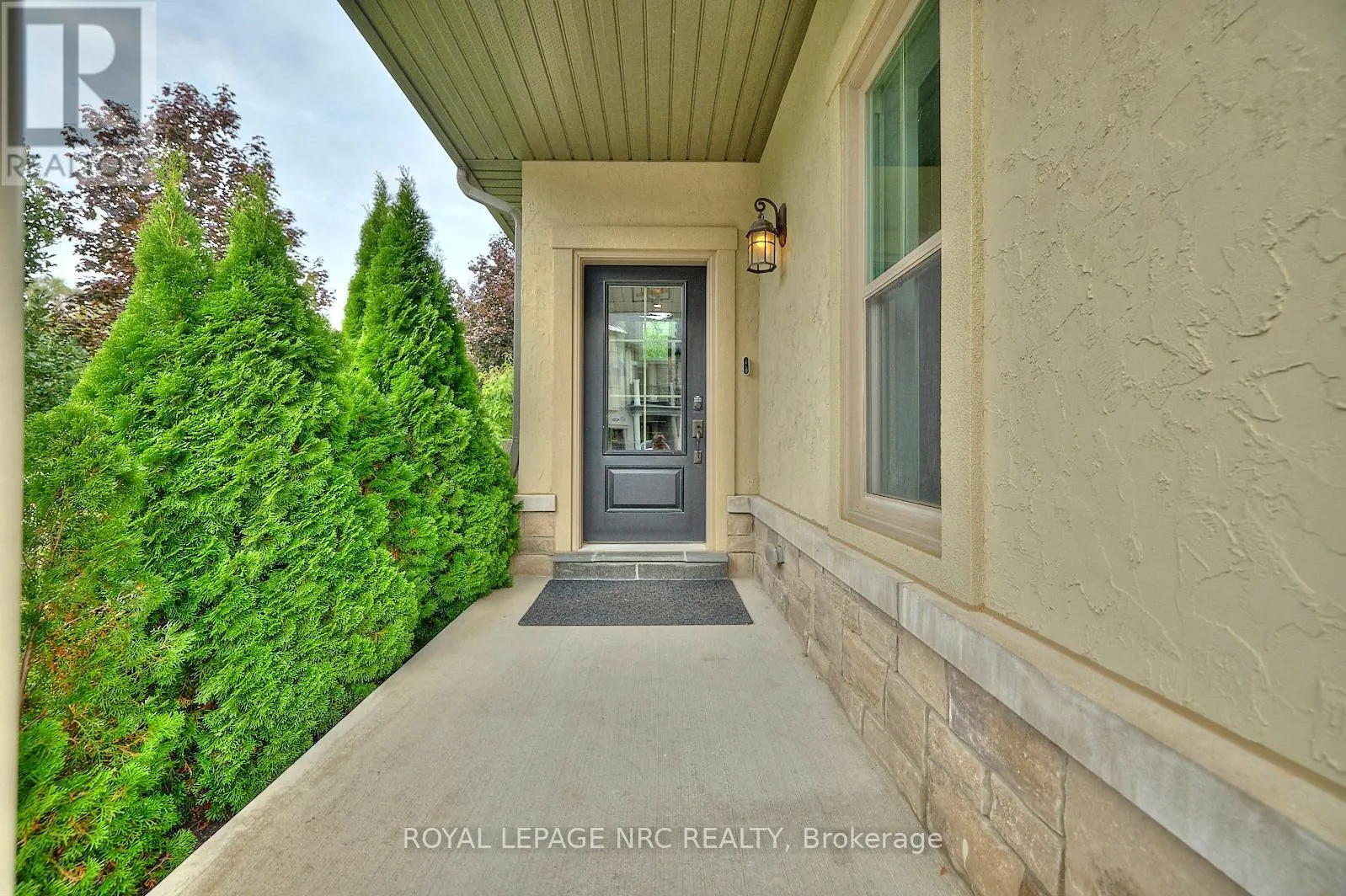 50 ABERDEEN LANE S