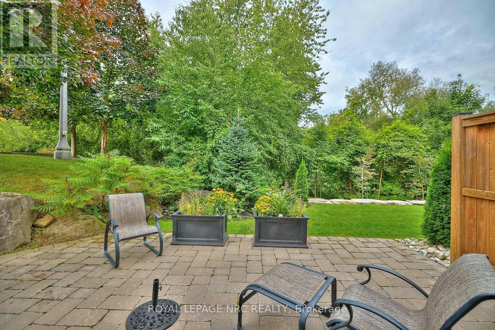 50 ABERDEEN LANE S