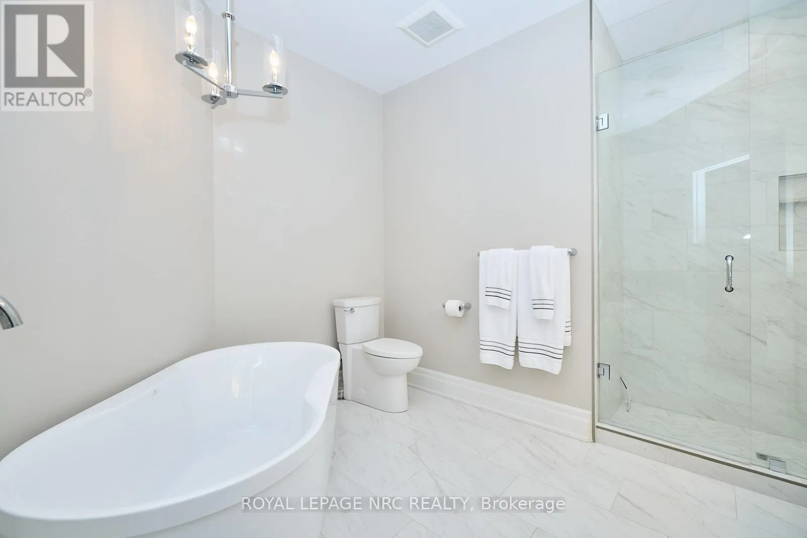 50 ABERDEEN LANE S