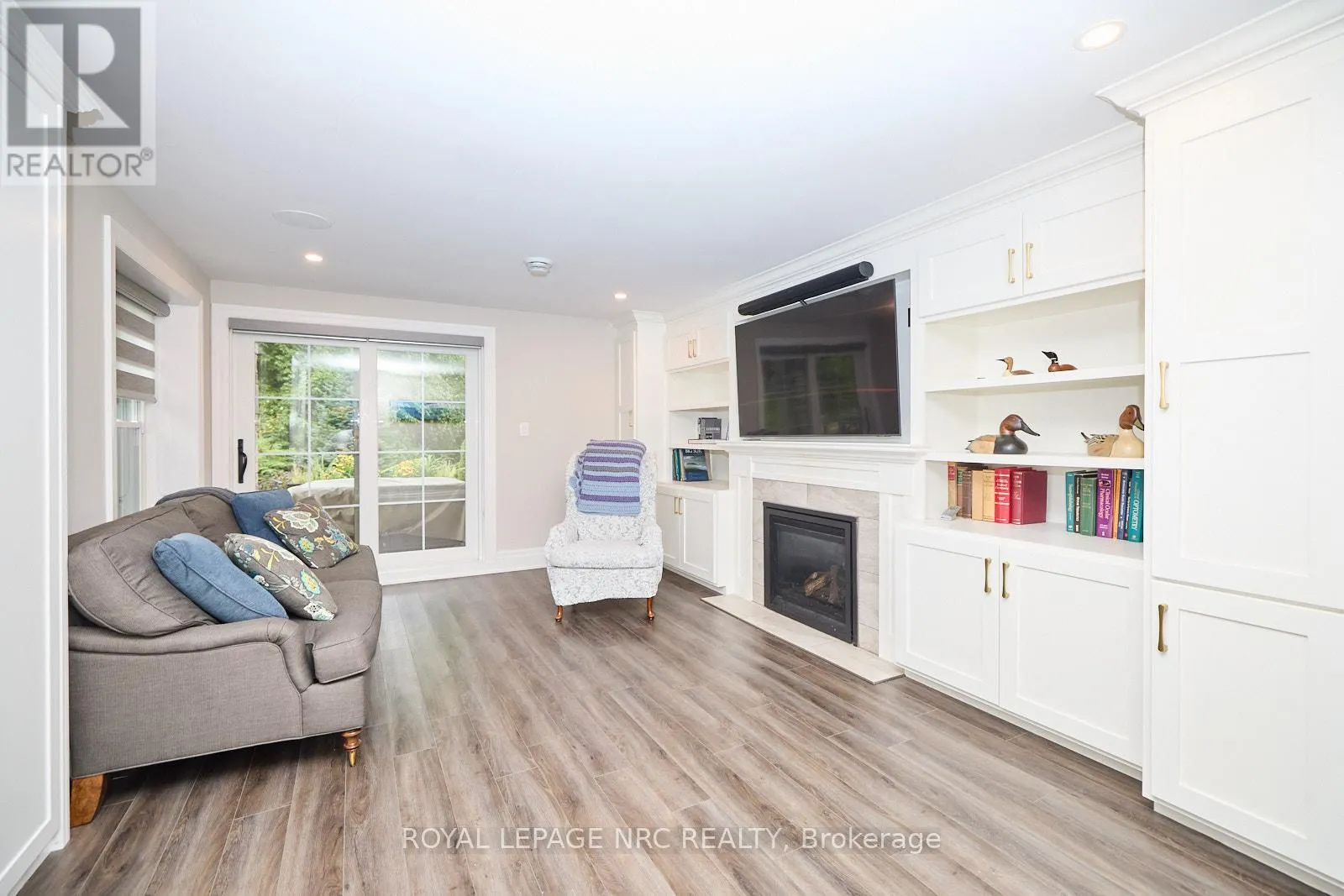 50 ABERDEEN LANE S