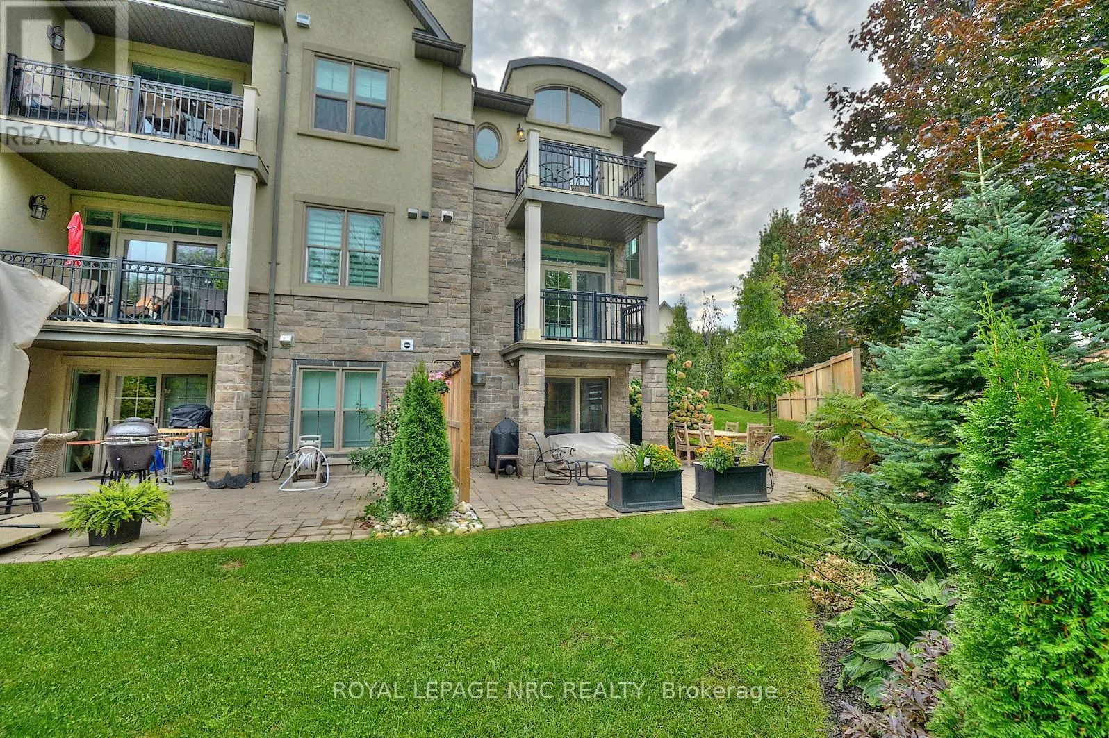 50 ABERDEEN LANE S