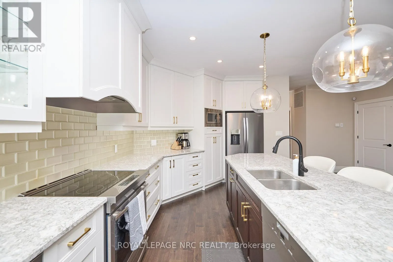 50 ABERDEEN LANE S