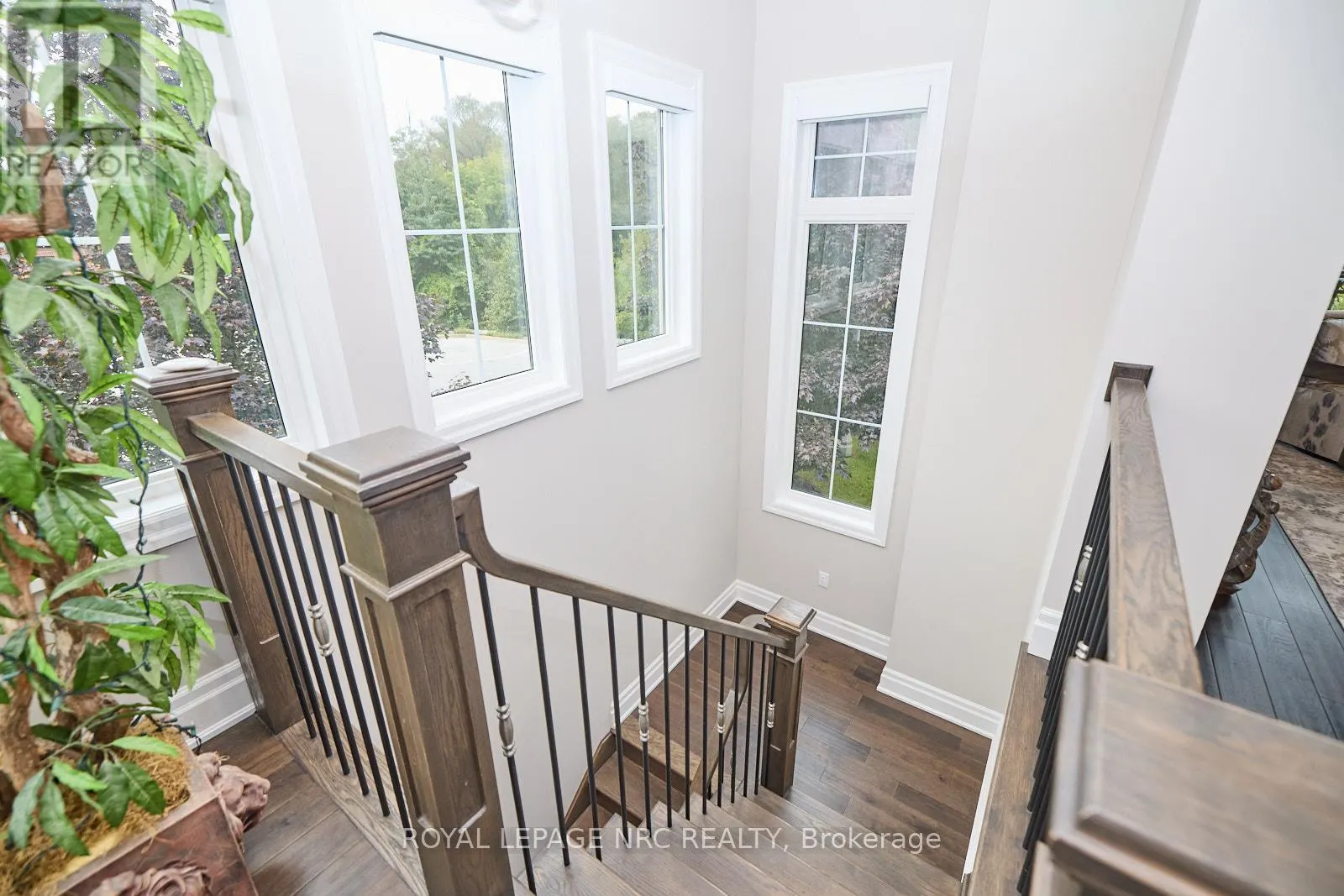 50 ABERDEEN LANE S