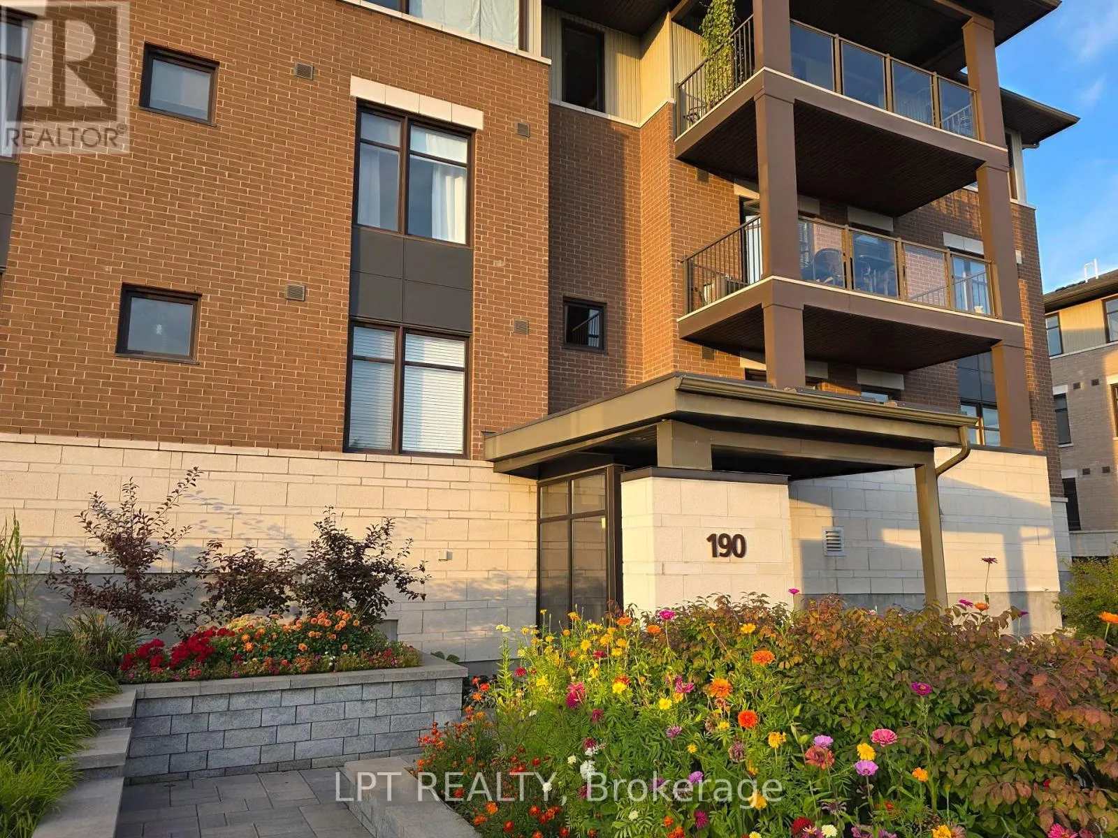 203 - 190 GUELPH PRIVATE