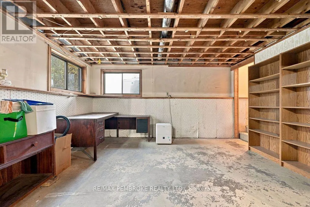995 SCHUTT ROAD