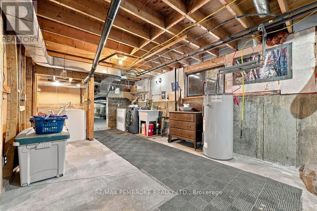 995 SCHUTT ROAD