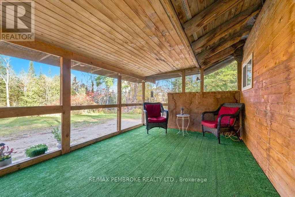 995 SCHUTT ROAD