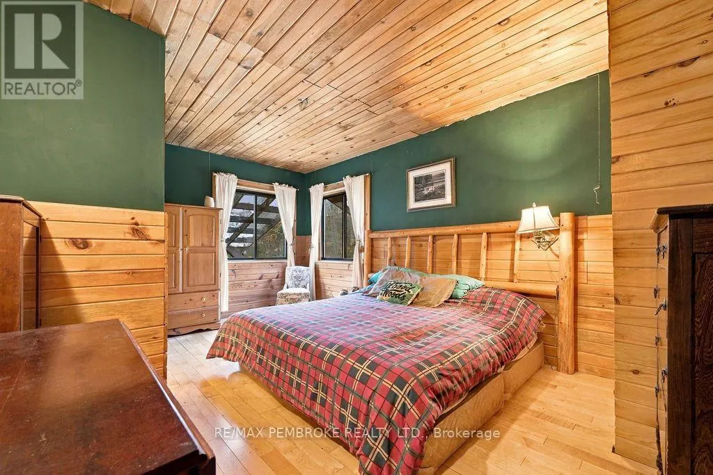 995 SCHUTT ROAD