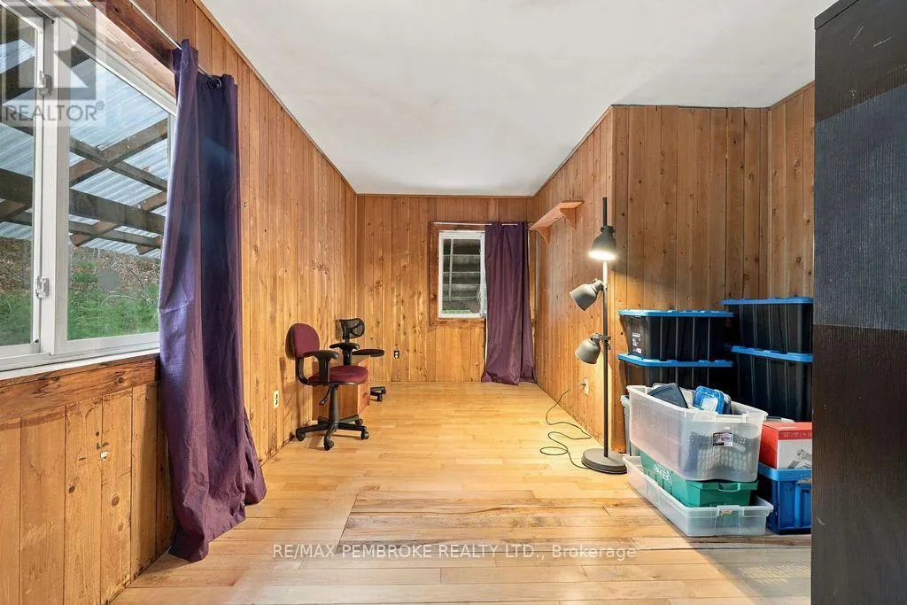 995 SCHUTT ROAD