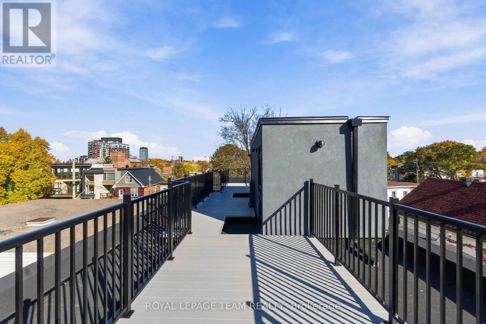 8 - 100 HAMILTON AVENUE N