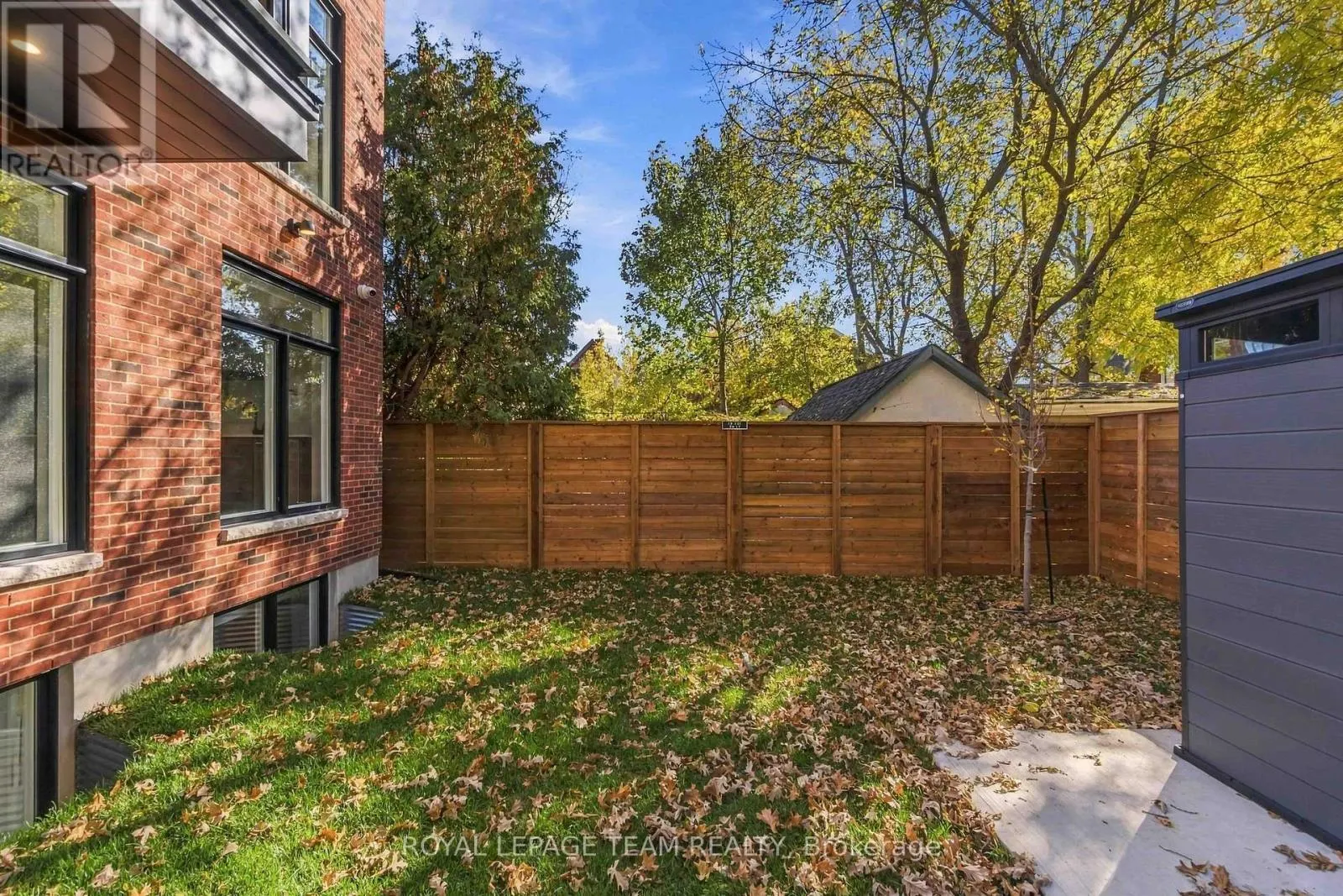 8 - 100 HAMILTON AVENUE N