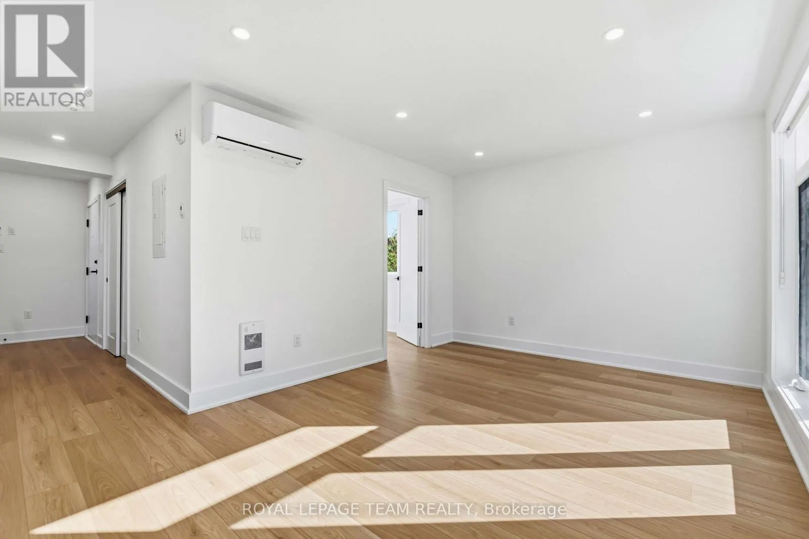 8 - 100 HAMILTON AVENUE N