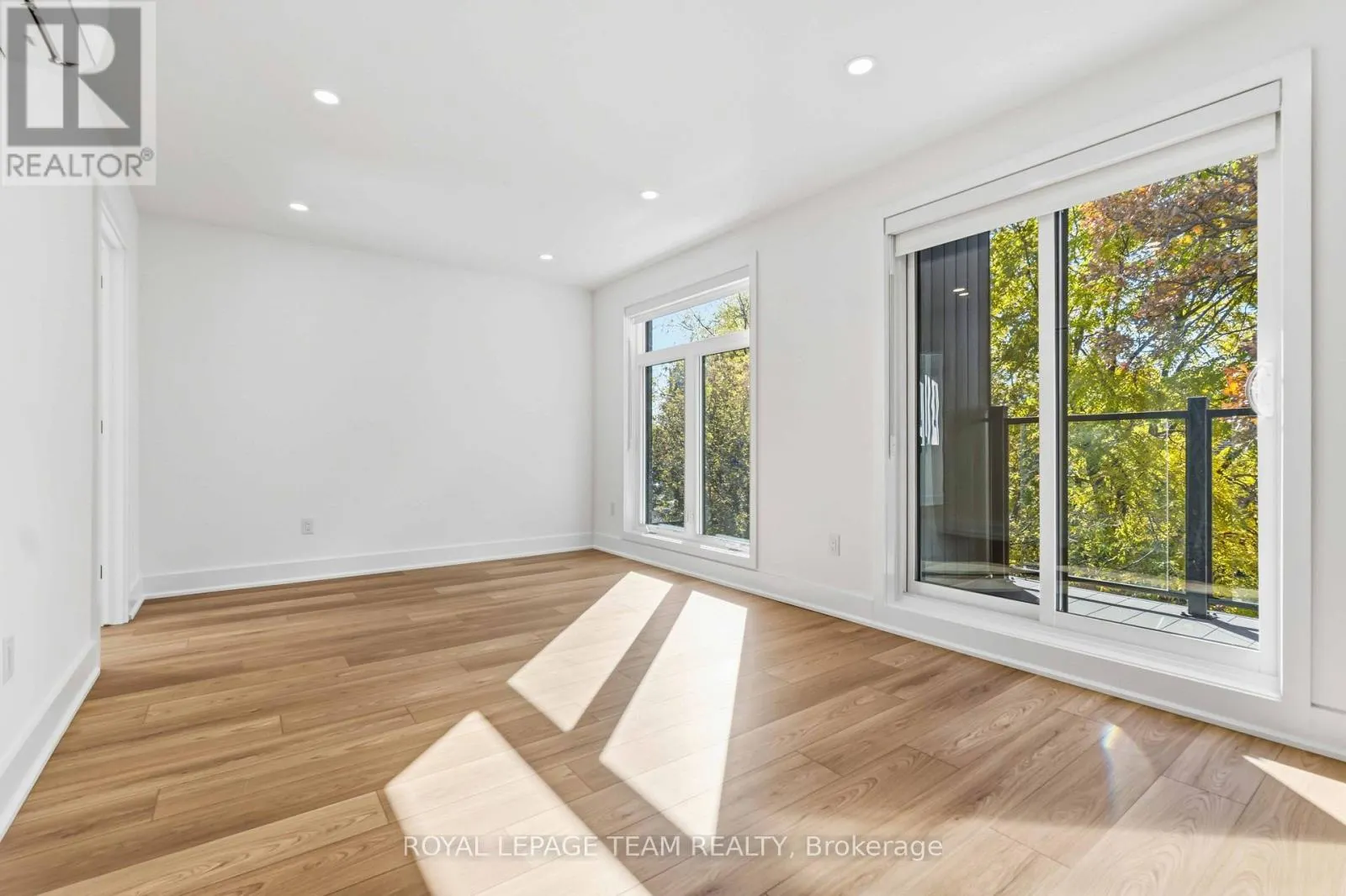 8 - 100 HAMILTON AVENUE N