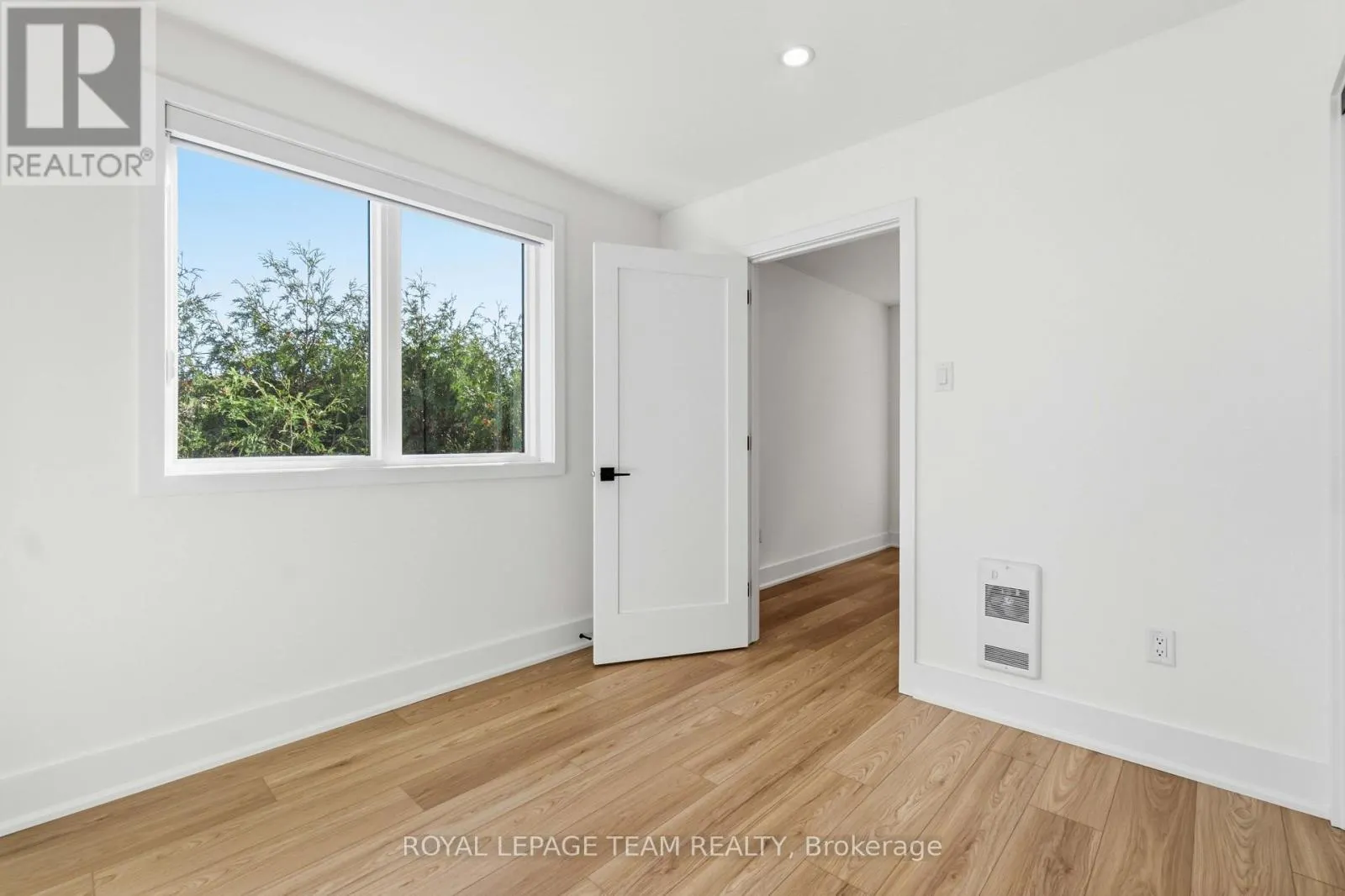 8 - 100 HAMILTON AVENUE N