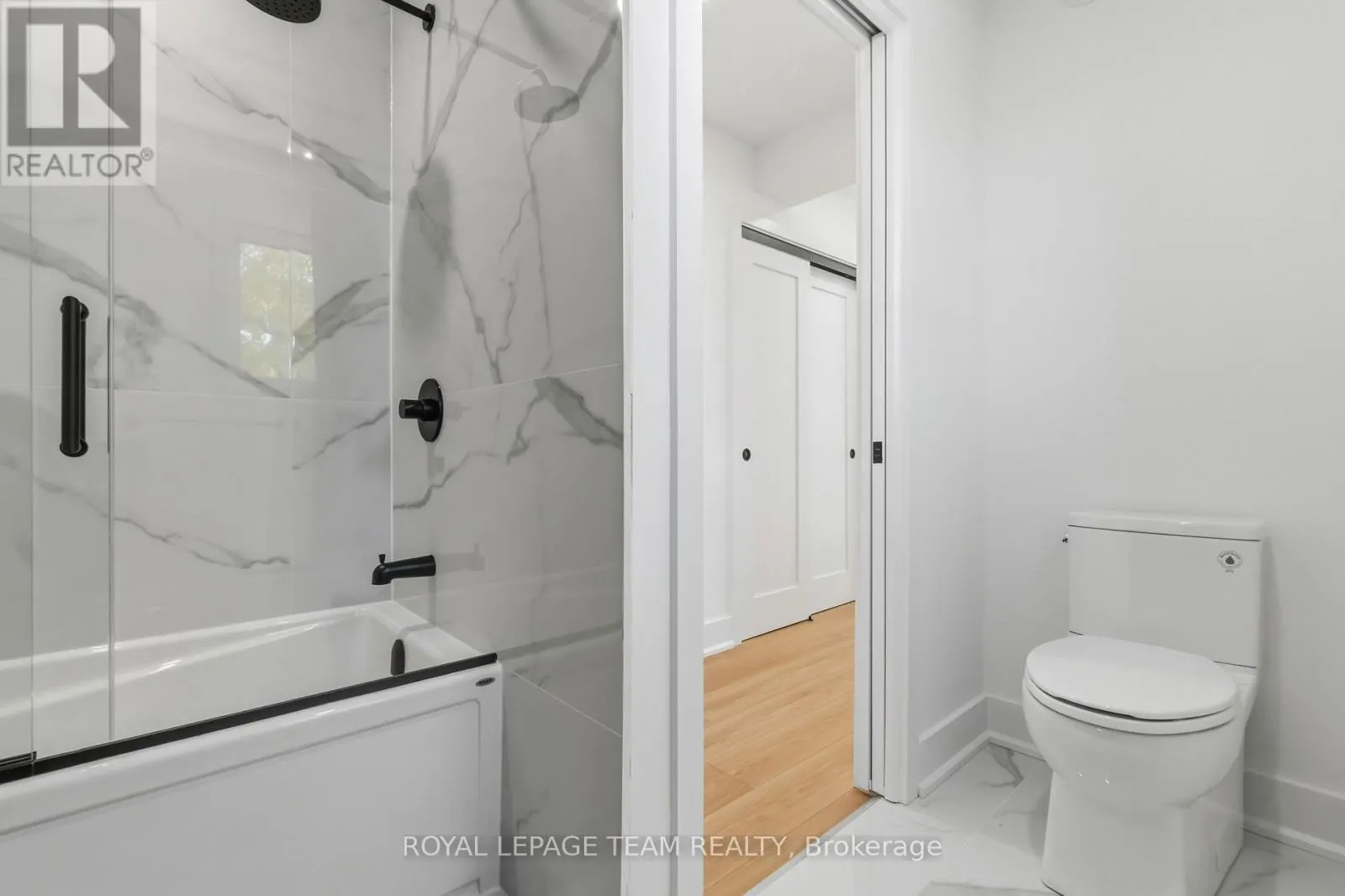 8 - 100 HAMILTON AVENUE N