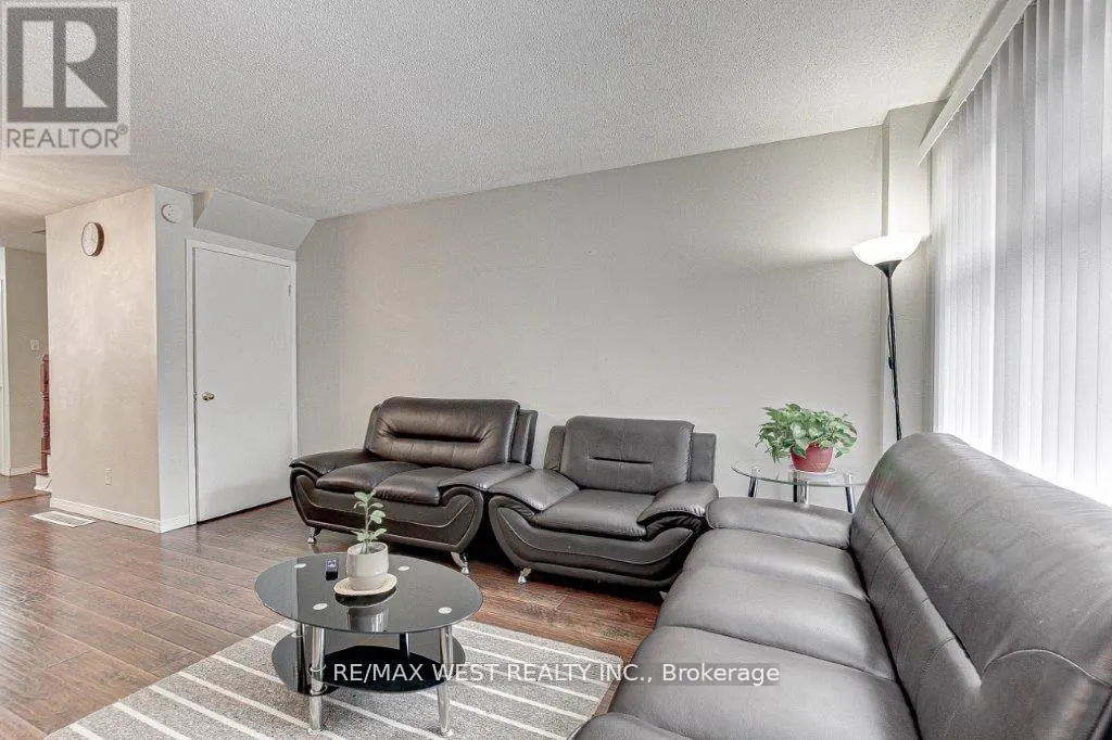 1084 SOUTHDALE ROAD E