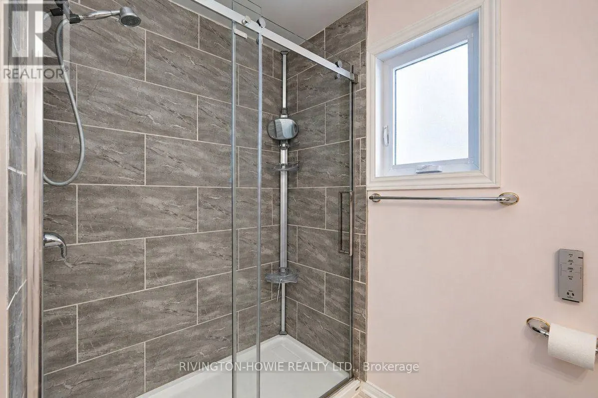 82 UPMINSTER WAY