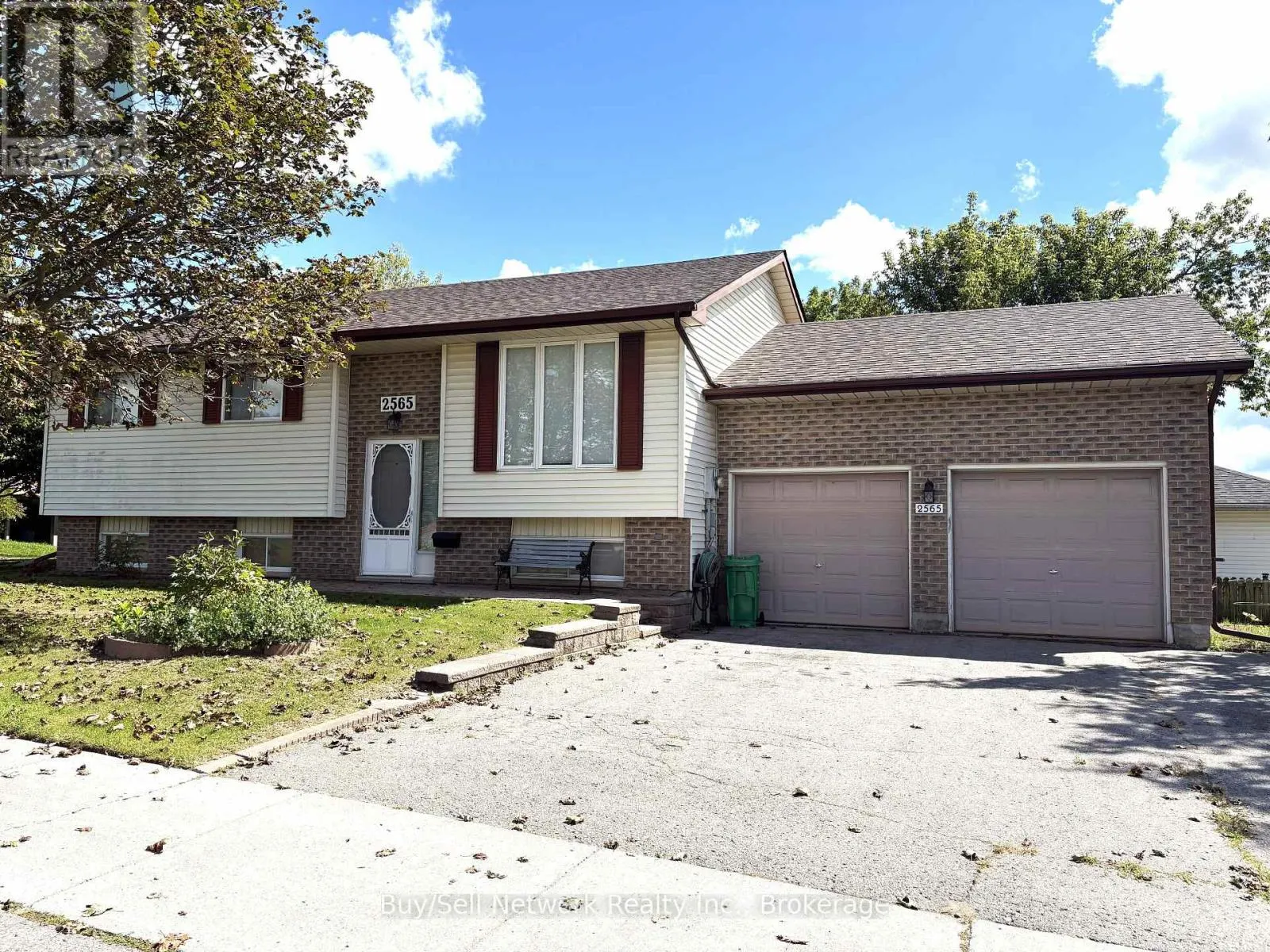 2565 MARSDALE DRIVE