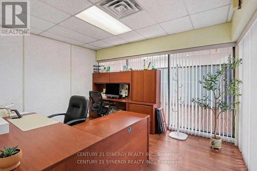 200 - 23 BECKWITH STREET N