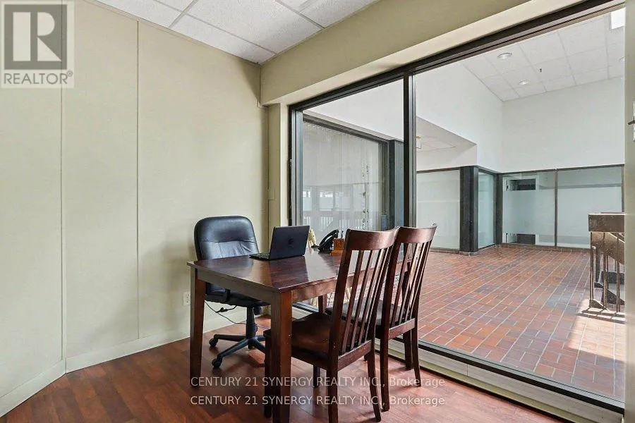 200 - 23 BECKWITH STREET N
