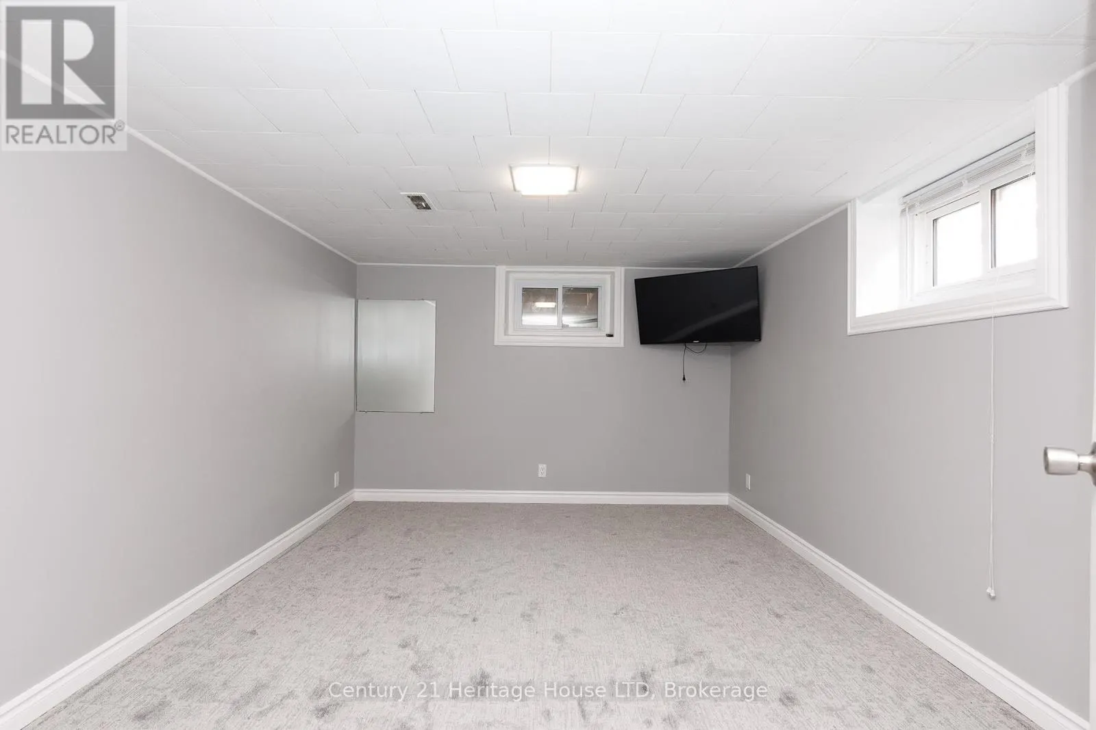 6477 BARKER STREET