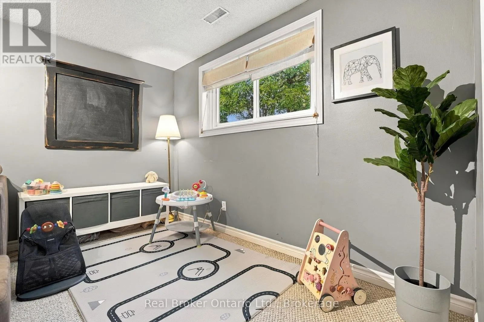 427A DAYNA CRESCENT